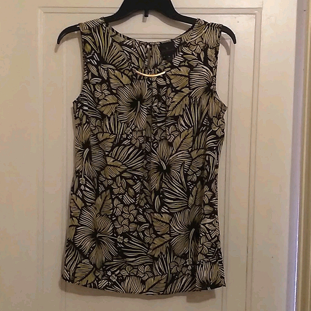 Sleeveless blouse